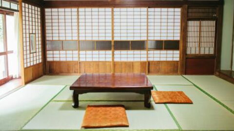 This Room Will Cost You Just £1, But You Have To Be Willing To Live Stream Your Stay