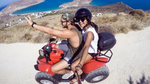 You Won't Believe Why This Video Of A Woman Taking A Selfie While Driving Went Viral