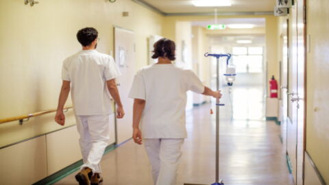 Bizarre Moment a Patient Decides to Go Outside for a Smoke With a Knife in His Back