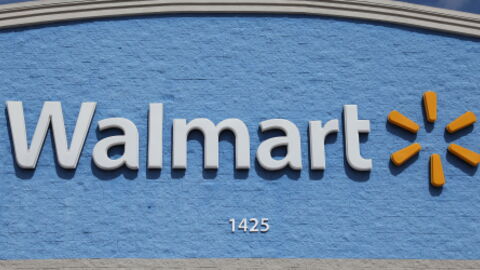 Unafraid of coronavirus, one man decided to go on a licking spree in a Walmart in America