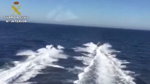 These Drug Smugglers Become Heroes After They Rescue Pursuing Police Officers (VIDEO)