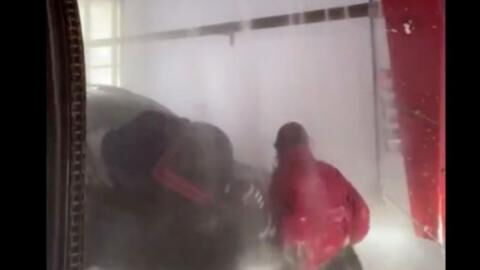 These Two Girls Went Viral After Walking Through a Car Wash