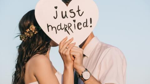 This Photo Went Viral… Due To The Bride’s Strange-Looking Backside