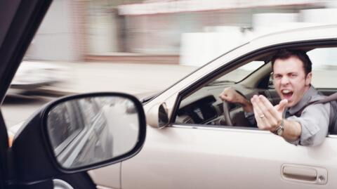 Road Rage Rampage: A Dashcam Catches One Man’s Brutal Reaction to Receiving the Finger