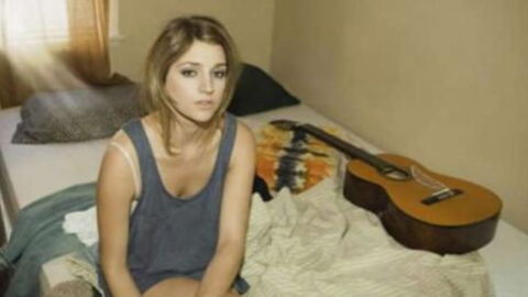 He received this photo from his wife – and dumped her on the spot