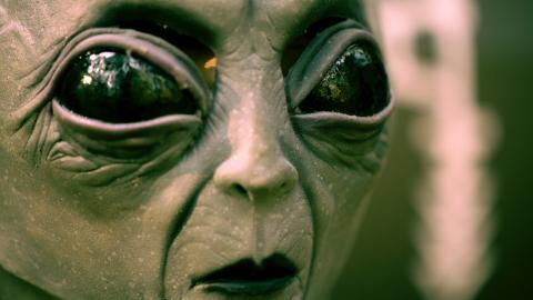 Hysterical 5-year-old girl accuses mum of being an alien. This is why…