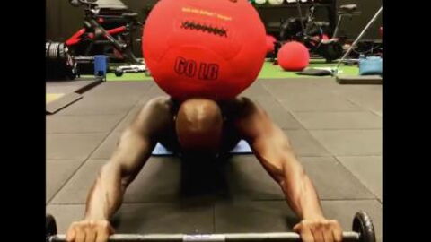 This Medicine Ball Workout Will Put Your Abs And Legs To The Test