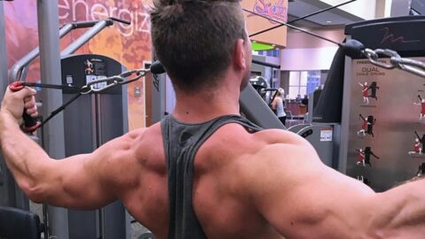 This Guy Has Found A Simple Trick To Help Work Your Back Muscles
