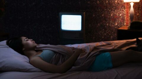 Study shows falling asleep with TV on promotes weight gain