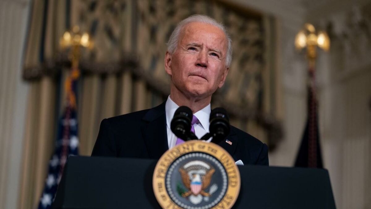 Biden lifts Trump ban on transgender military service