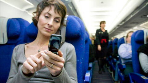 Éteindre son téléphone en avion, c'est bientôt fini !