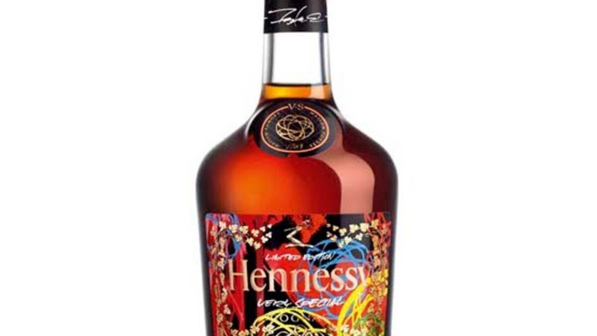 Very special. Вишап коньяк. Альпинист коньяк. Плед Hennessy be very Special. Very Special PUNXMASS.