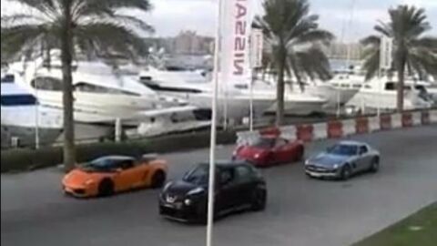 La Nissan Juke-R devant une Ferrari et une Lamborghini aux 24 Heures de Dubaï