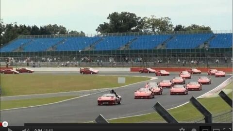 Une course entre Ferrari F40 à Silverstone