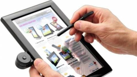 iMO eye9 : Un écran tactile et USB avec webcam intégrée