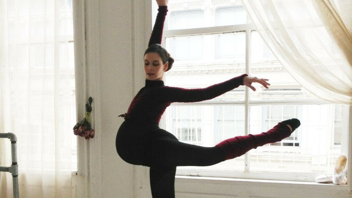 Enceinte de 9 mois, Mary Helen Bowers continue de danser le ballet