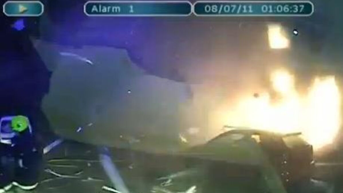 Une énorme explosion déclenchée par un voleur de cuivre en vidéo