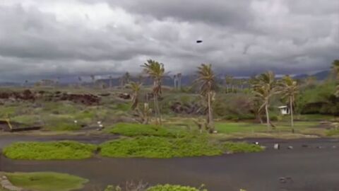 Une tâche mystérieuse apparaît dans le ciel d'Hawaï... filmée par Google Maps !