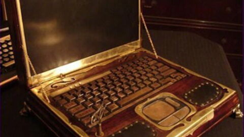 Il fabrique des ordinateurs portables au style victorien