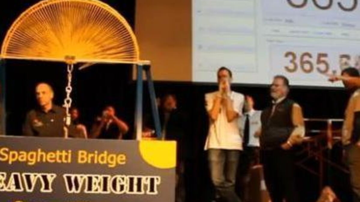 Ce pont en spaghettis peut supporter plus de 300 kg