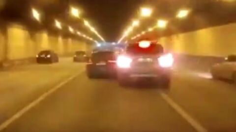 Une course de voitures crée un carambolage sous un tunnel