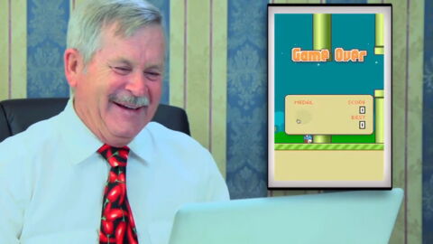 Flappy Bird : Découvrez la réaction détonante de ces personnes agées qui essayent le jeu le plus frustrant du monde