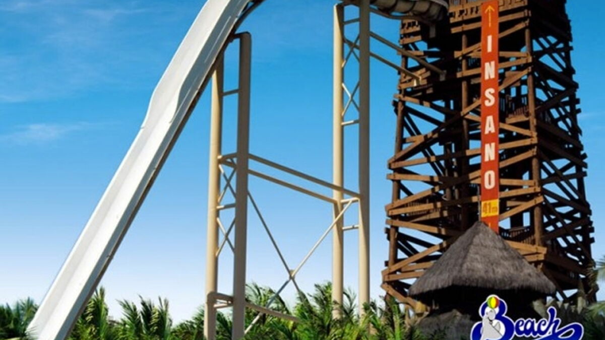 Ce toboggan d'un parc aquatique est le plus haut du monde!