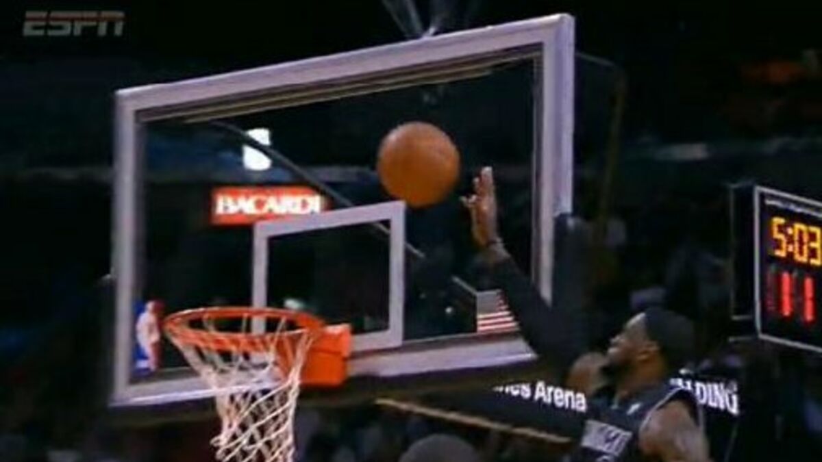 lebron james dunk sur john lucas