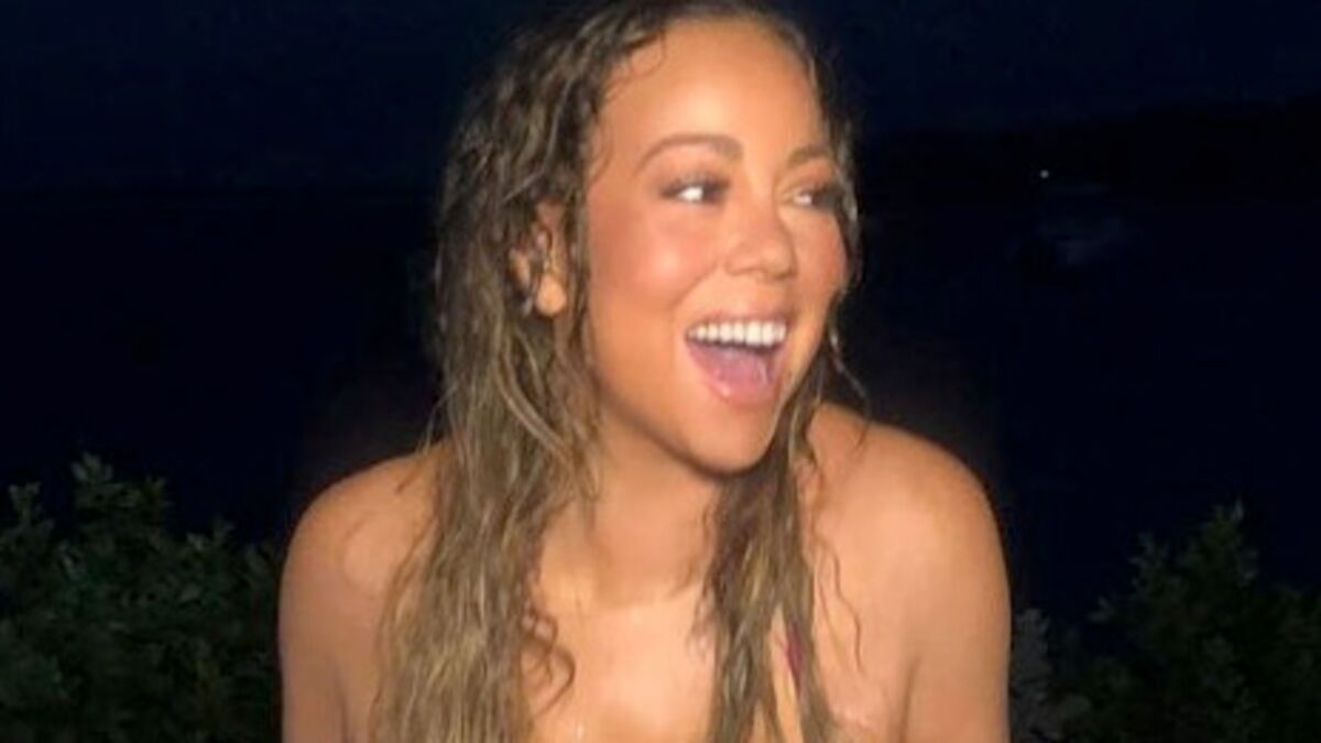 Mariah Carey dévoile son corps de rêve dans un tout petit bikini à la sortie de sa piscine