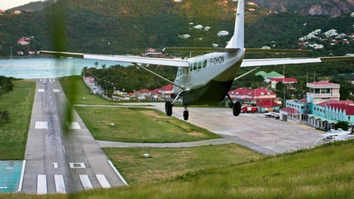 Voilà pourquoi laéroport Saint-Barthélémy est un des plus dangereux du  monde