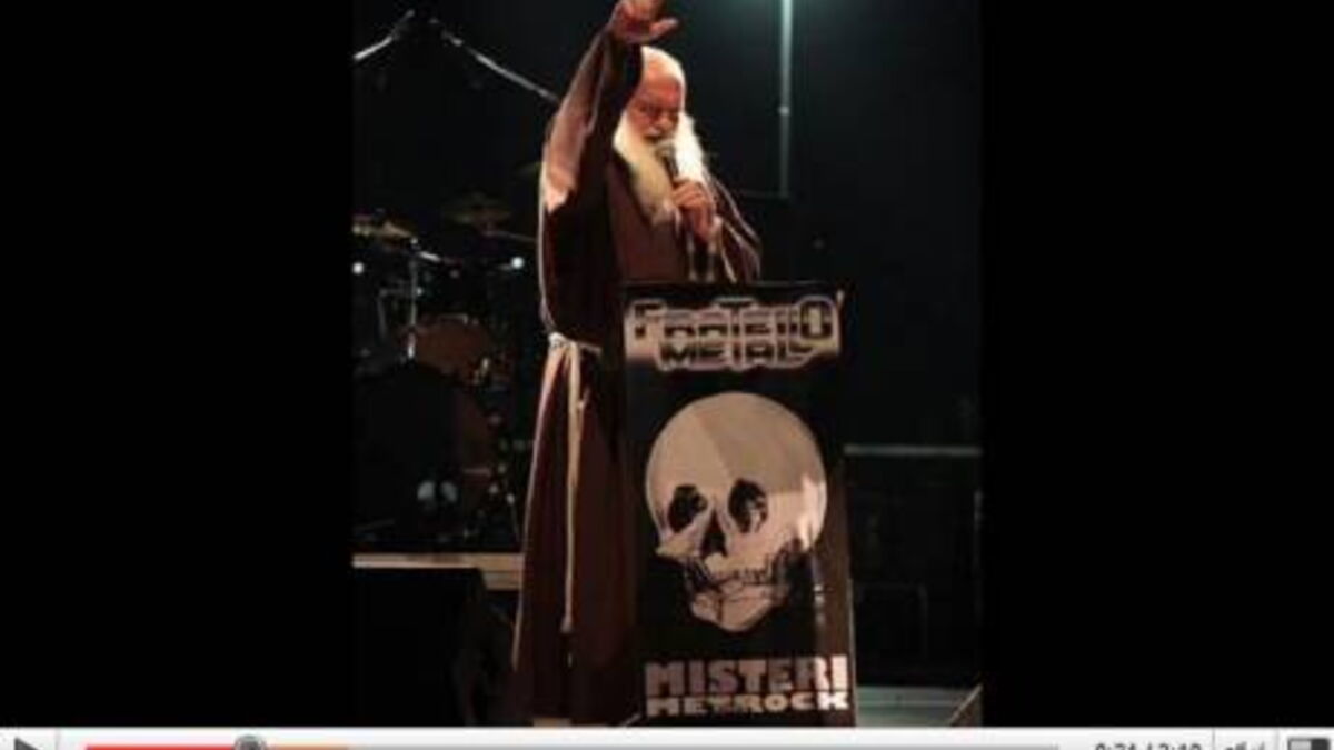 Découvrez Cesare Bonizzi, un moine chanteur de heavy metal