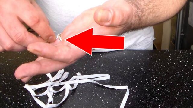Comment retirer une bague coincée sur un doigt un peu trop gonflé ?