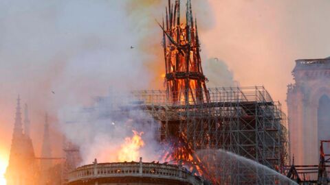 Incendie de Notre-Dame : des ouvriers ont fumé sur l'échafaudage malgré l'interdiction