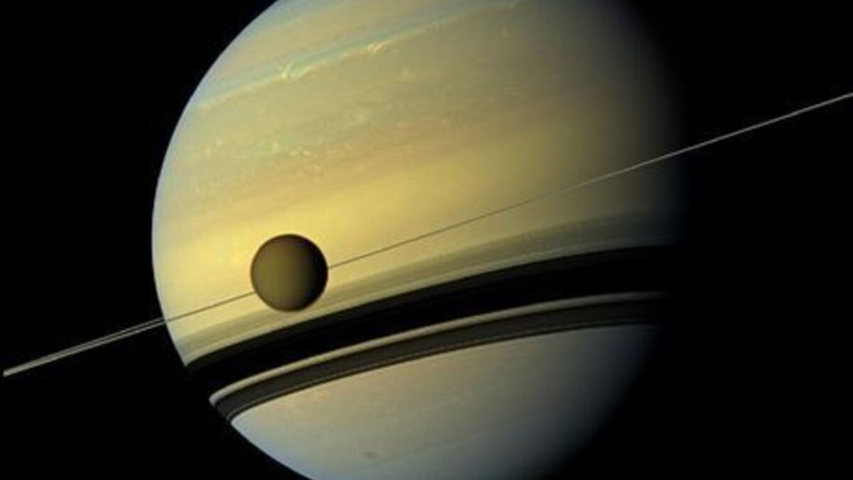 Espace Découvrez les vraies couleurs de Saturne