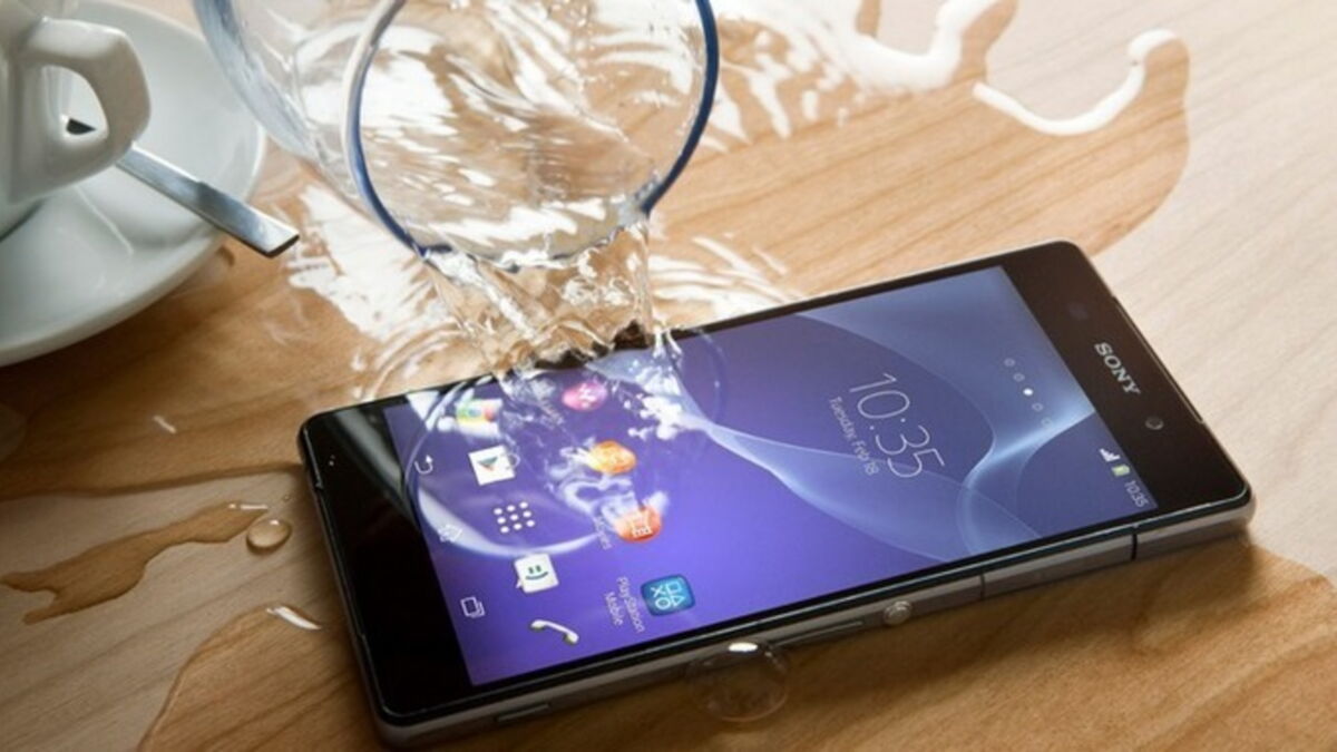 Votre portable a pris l'eau ? Découvrez comment le réparer en 4 gestes