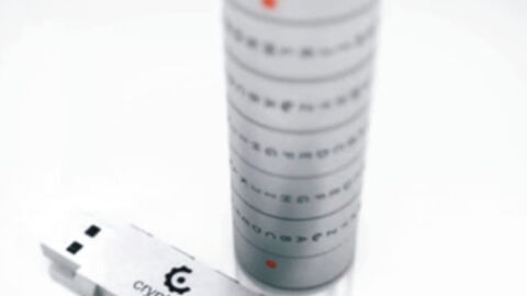 Une clé USB protégée par un cryptex