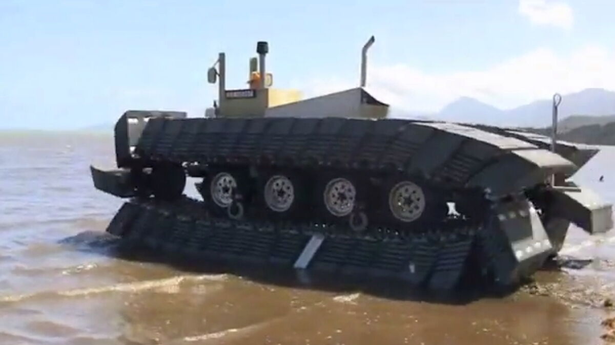 Un impressionnant véhicule amphibie tout terrain enrichit la flotte des