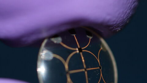 Ces lentilles de contact peuvent scanner des données et prendre des photos !