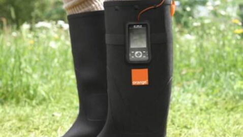 Orange Power Wellies, des bottes qui rechargent les téléphones portables