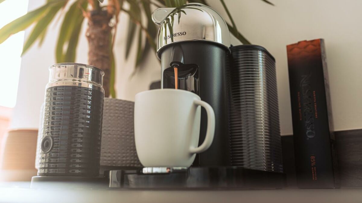 Faites de chaque tasse un plaisir avec la machine à café Nespresso Krups  Vertuo Next à moitié prix sur