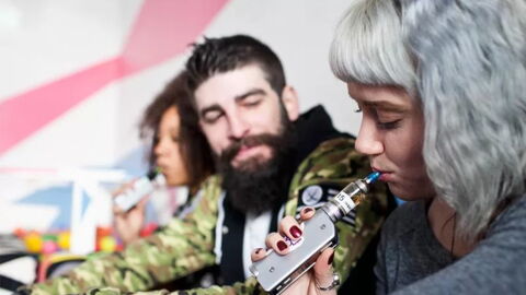 Cigarette lectronique : les adolescents qui vapotent perdraient  temporairement le sens du got