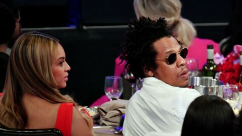 Polémique au Super Bowl : le geste fort de Beyonce et Jay-Z durant l'hymne américain (VIDÉO)
