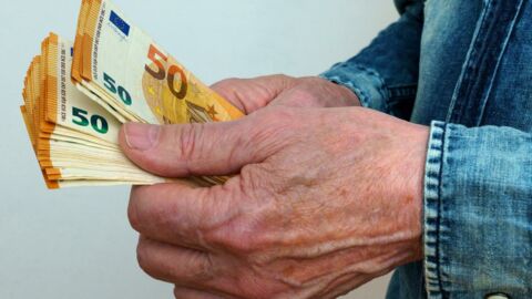 Insolite : un homme trouve 85.000 euros dans un tas d'encombrants