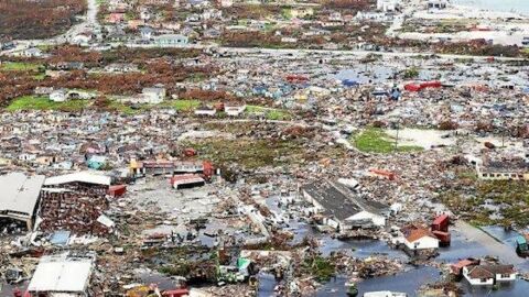 Dorian : les dernières images aériennes montrent les Bahamas totalement ravagées par l'ouragan (VIDEO)