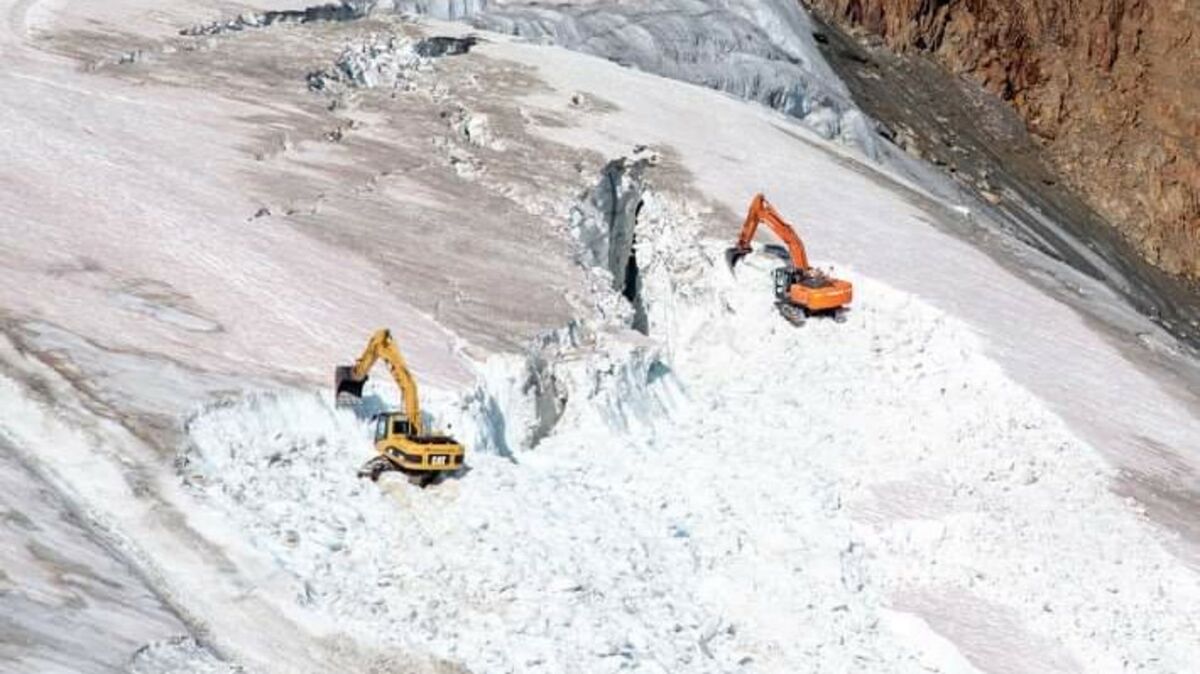 Autriche : un glacier détruit à la pelleteuse pour élargir une piste de ski