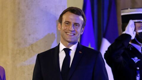 Emmanuel Macron revient sur ses propos polémiques et fustige les "irresponsables" non vaccinés