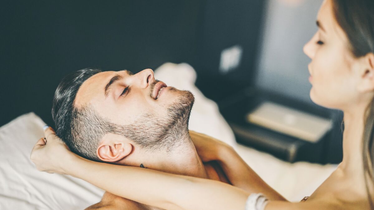 Combien De Fois Devriez Vous Faire Lamour Selon Votre Age Sexo : selon une étude, 70% des Français aiment tirer les cheveux de leur  partenaire pendant l'acte