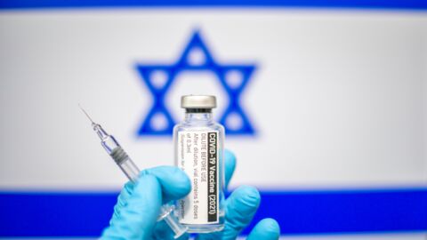 Israël : pourquoi la 4è dose du vaccin anti-Covid est-elle suspendue ?