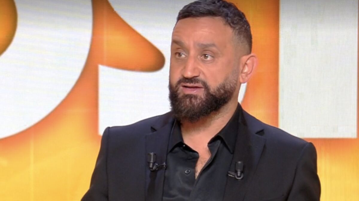 Tpmp Cyril Hanouna Sest Retrouv Nu Face Un C L Bre Footballeur