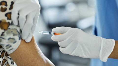 Covid-19 : la vaccination des 12-15 ans autorisée en Europe avec Pfizer